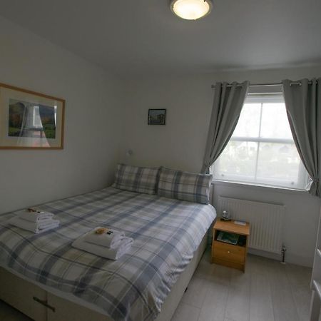 Corran Bunkhouse Hotel Luaran gambar A bedroom in a bed and breakfast in Wales