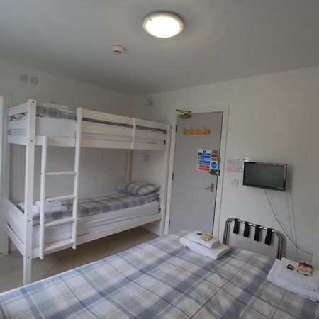 Corran Bunkhouse Hotel Luaran gambar A room at a capsule hotel in Tokyo