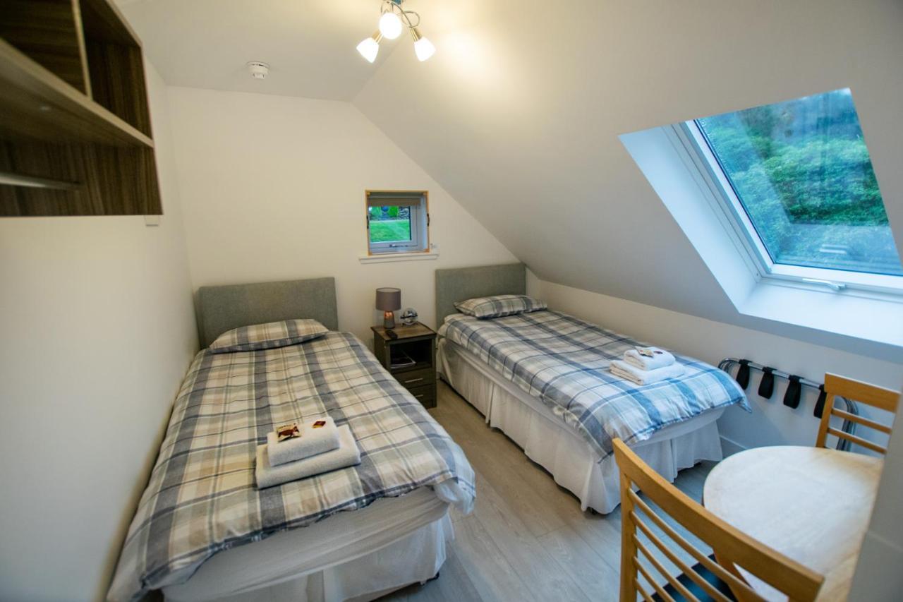 Corran Bunkhouse Hotel Luaran gambar The twin bedroom