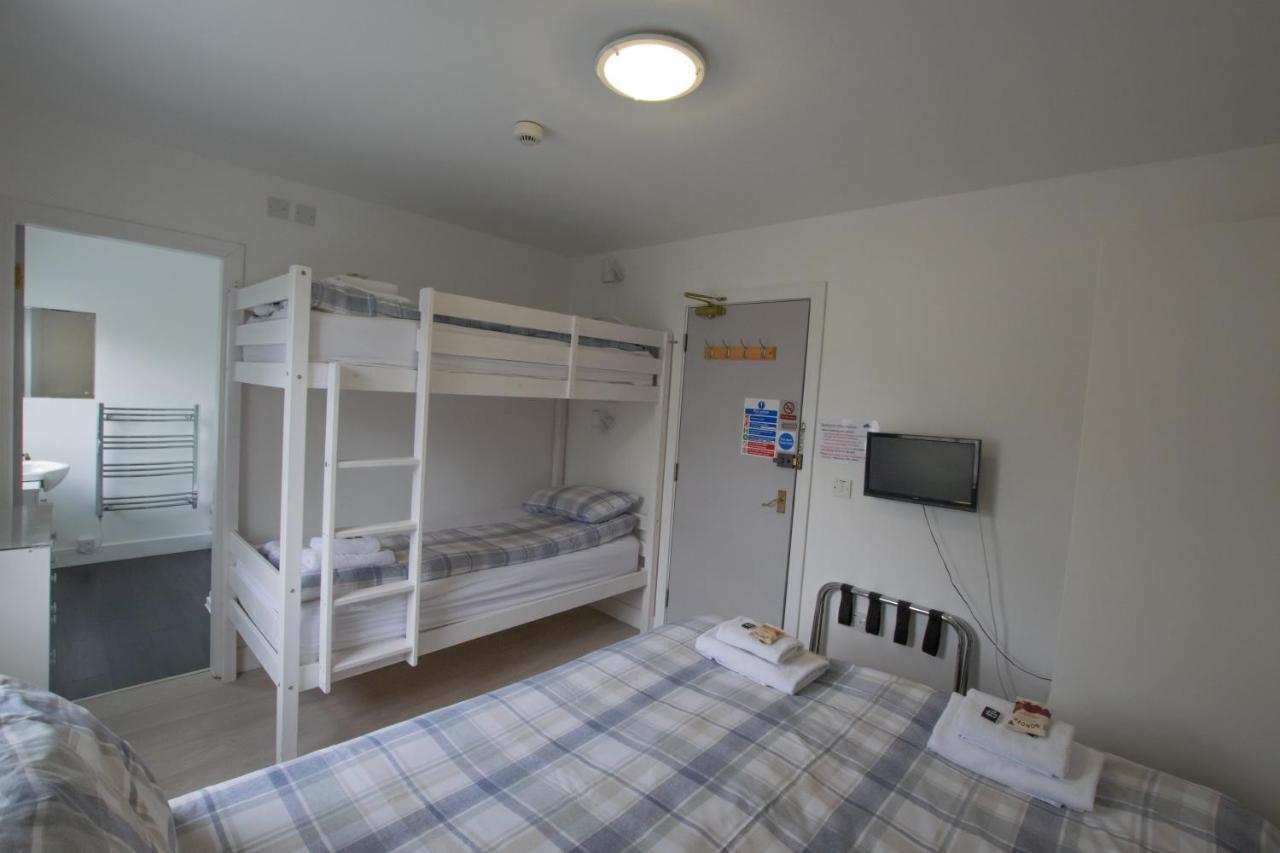 Corran Bunkhouse Hotel Luaran gambar A room at a capsule hotel in Tokyo
