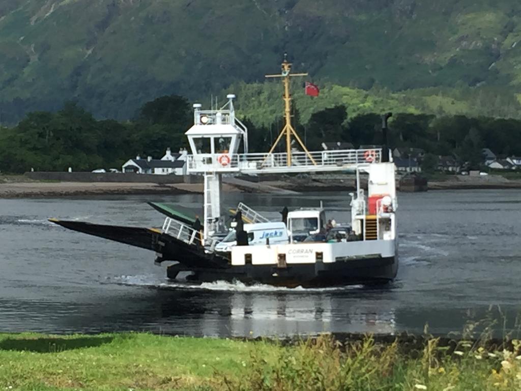 Corran Bunkhouse Hotel Luaran gambar The ferry crossing the River Clyde
