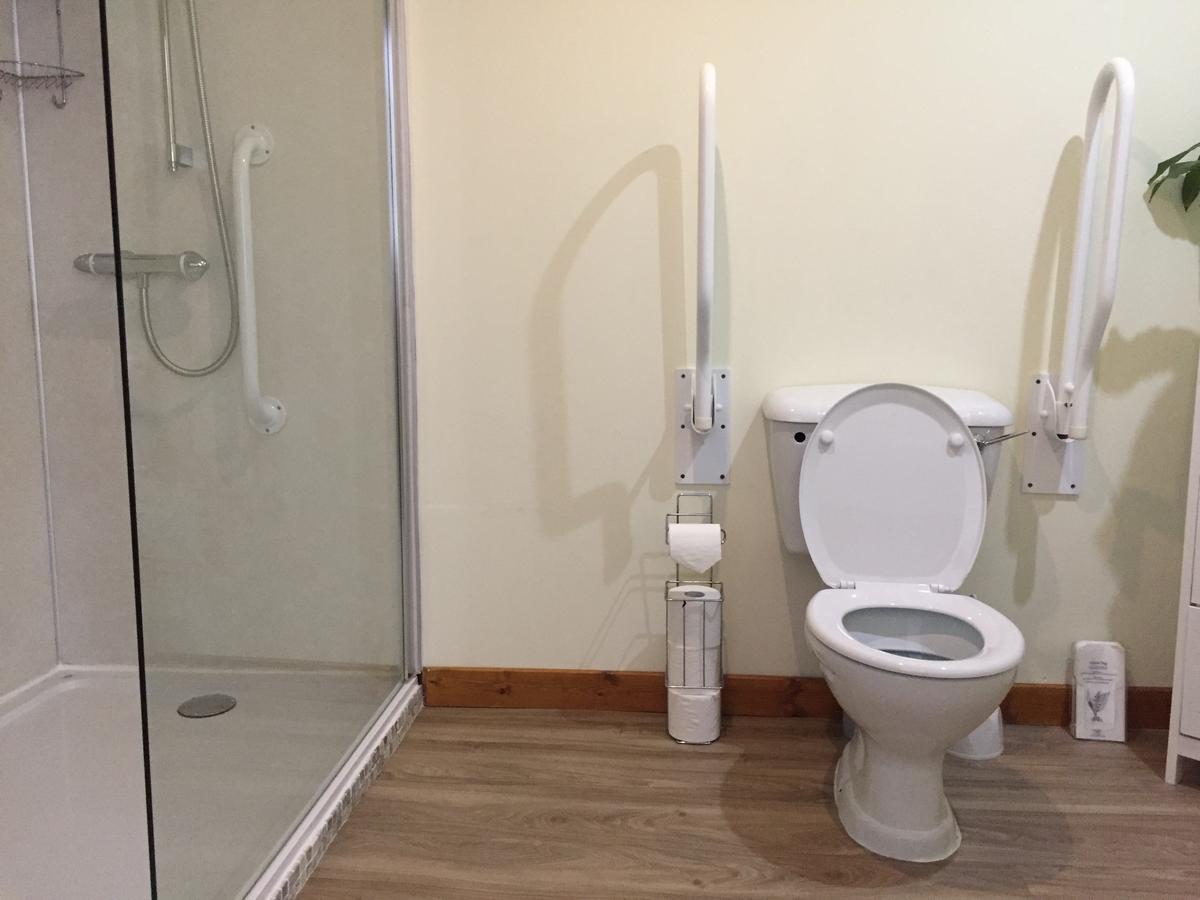 Corran Bunkhouse Hotel Luaran gambar Disabled toilet alarm