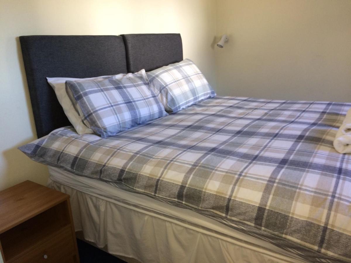 Corran Bunkhouse Hotel Luaran gambar A bed with a mattress