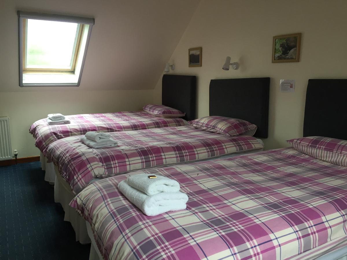 Corran Bunkhouse Hotel Luaran gambar A typical bedroom at the hostel
